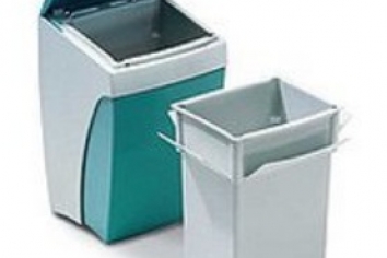 Kosz otwierany kolanem