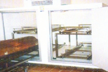 Komora do przechowywania zwłok na 4 trumny